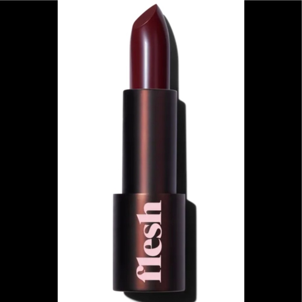 NWT Strong Flesh Berry Lipstick in Queen💄 💋